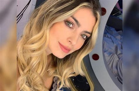 Cristina Hurtado Presume Su Embarazo En Bikini Desde La Playa Papialpa Stereo