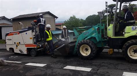 Самая маленькая самоходная дорожная фреза Wirtgen W 35 Ri - YouTube