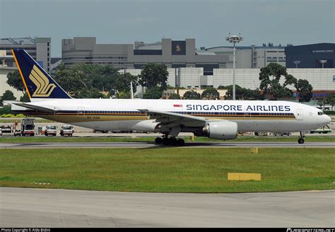 9V SQK Singapore Airlines Boeing 777 212ER Photo By Aldo Bidini ID