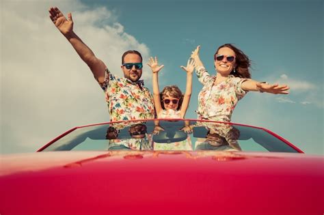 Fam Lia Feliz Viajando De Carro Nas Montanhas Pessoas Se Divertindo No