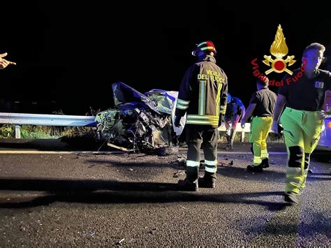 Foto Drammatico Incidente Sul Raccordo Perugia Bettolle Muore Enne