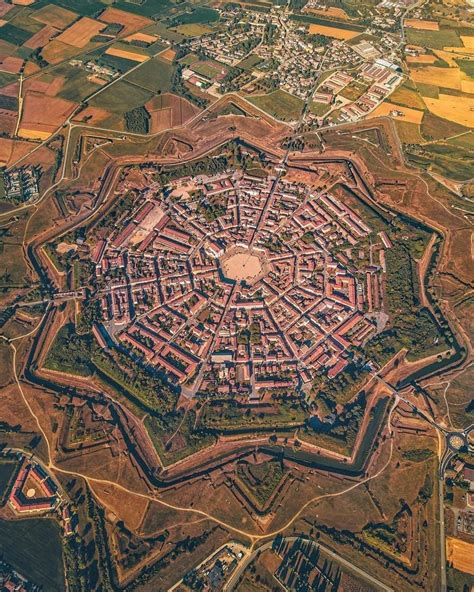 town  palmanova italy built   star fort   venetian