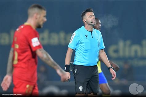 Já são conhecidos os árbitros para os jogos de Sporting e FC Porto