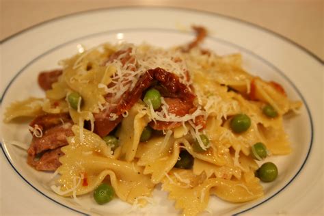 Bow Tie Pasta With Sausage And Sun Dried Tomatoes Recipe