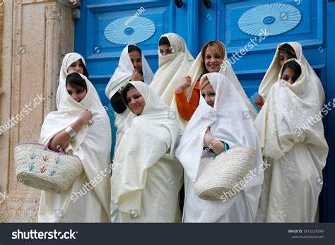 Tunisian Muslim Women Traditional Tunisia Clothes Stock Photo 1816528349 | Shutterstock