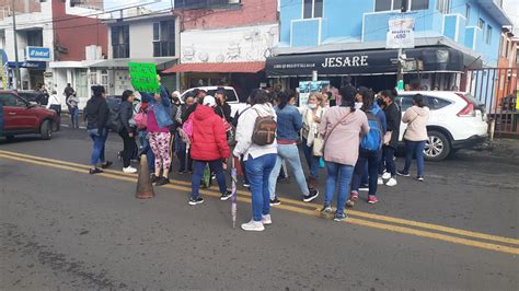 Padres bloquean Siervo de la Nación en demanda de maestros en escuelas