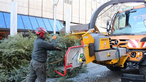 Weihnachtsb Ume Vom Geraer M Rchenmarkt Landen Im Schredder