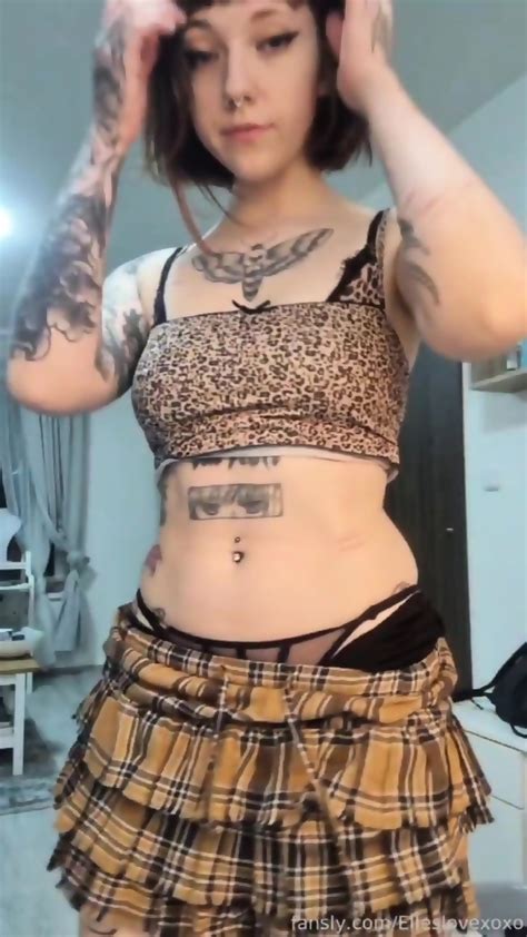 Perra Tatuada Ride Dildo