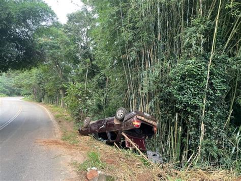 Capotamento Deixa Quatro Feridos Na Estrada De Ipoema ItabiraNet