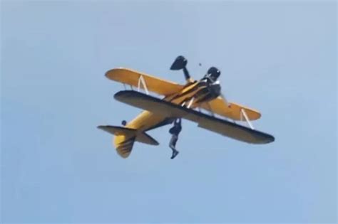 Tom Cruise se pendura em avião em cena de Missão Impossível