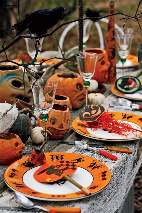 40 Creative Halloween Table Decorations - Halloween Table Centerpieces