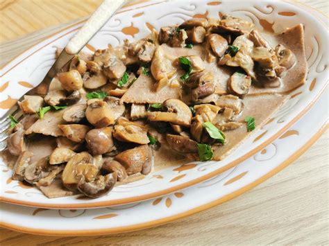 Chestnut maltagliati pasta with creamy mushroom sauce. – The Pasta Project