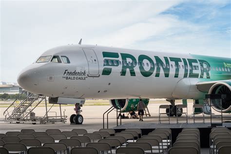 Frontier Airlines Nombra Avión En Honor A La Pionera De La Aviación