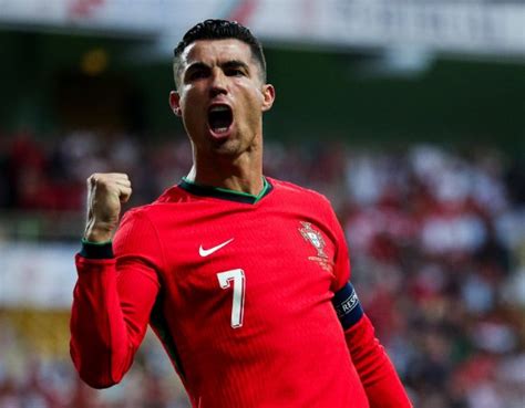 Cristiano Ronaldo atinge 895 gols em vitória de Portugal sobre Irlanda