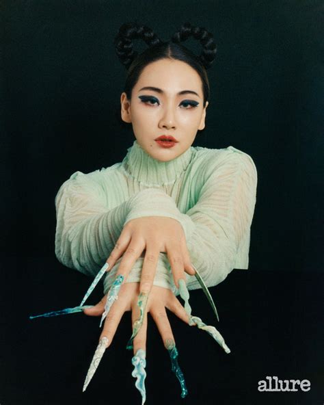 Đi tìm nữ nghệ sĩ solo đỉnh nhất Kpop IU Lisa BLACKPINK hot thế mà vẫn chịu thua một