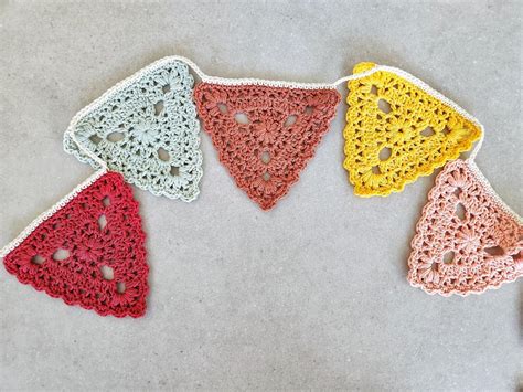 Floral Crochet Triangle Bunting Free Pattern Free Crochet Tutorials