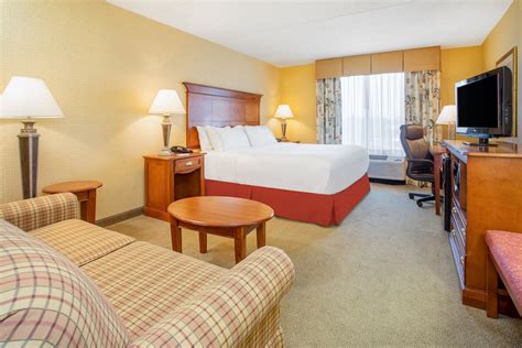 Holiday Inn Express & Suites Bloomington, an IHG Hotel Bloomington, Indiana, US - Reservations.com