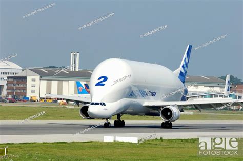 Aeroplane 'Airbus Beluga 2' landing, Hamburg-Finkenwerder, Aircraft ...