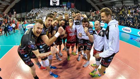 Pallavolo Trionfo Della Sir Al PalaEvangelisti Show Dei Bianconeri E