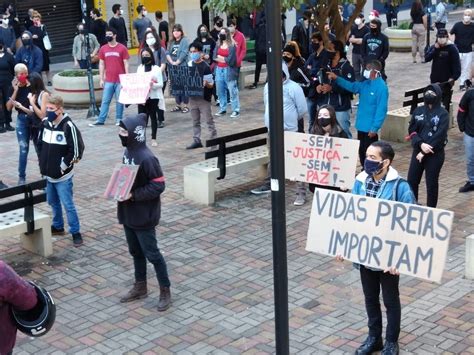 Manifestantes Fazem Protestos Contra Racismo E Bolsonaro No Paraná