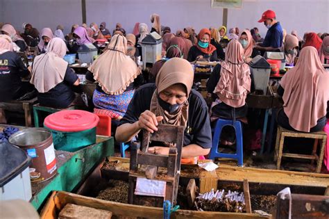 Hari Ini Blt Tahap Satu Untuk Buruh Rokok Di Kudus Cair Berita