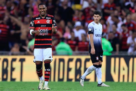 Flamengo Triunfa Sobre O Corinthians Em Casa E Quebra Sequ Ncia De