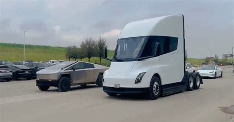 Tesla Semi Takes On Cybertruck In Viral Drag Race