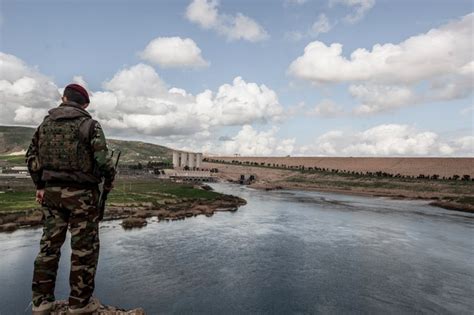 Iraq issues warning of 'catastrophic' Mosul dam collapse | Middle East Eye