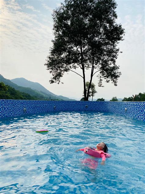 Nghỉ lễ của hội hot mom Vợ cũ Việt Anh diện bikini bốc lửa