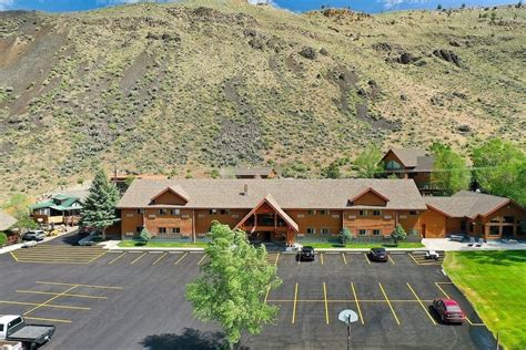 Yellowstone Village Inn and Suites Gardiner, Montana, US - Reservations.com