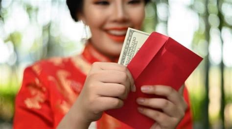 Makna Angpau Merah Dalam Tradisi Imlek Bukan Sekadar Untuk Bagi Bagi Uang