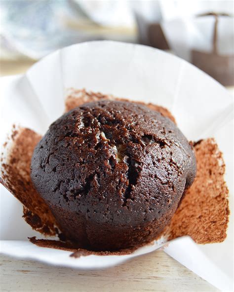 Muffins de chocolate rellenos con queso crema Recetas dulces fáciles