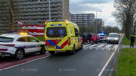 Autos Botsen In Enschede één Persoon Naar Het Ziekenhuis — 112twentenl