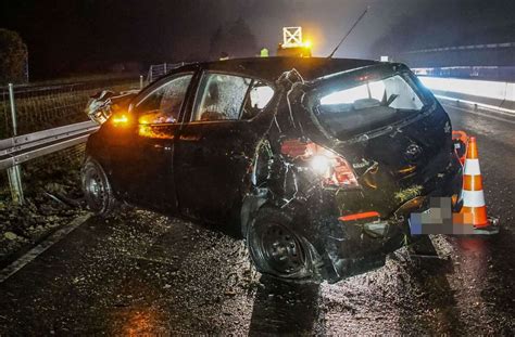 Unfall Bei Renningen J Hrige Berschl Gt Sich Mit Auto B Blingen