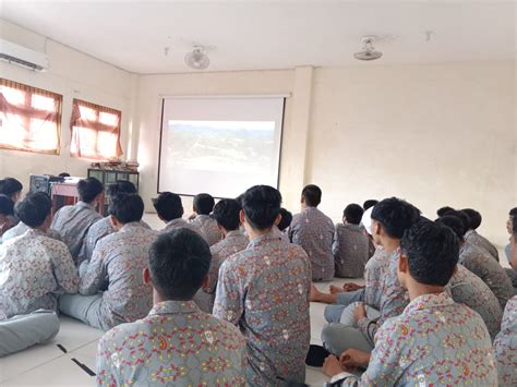 Edukatif Tanamkan Kecintaan Sejarah Banjar Dan Anti Narkoba SMK