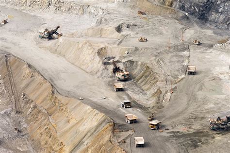 Freeport pressed to give most of Grasberg copper-gold mine to Indonesia ASAP | MINING.com