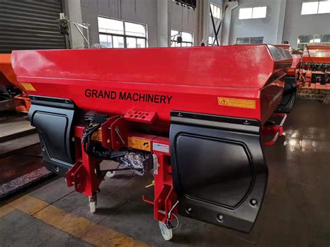 Farm Machinery Tractor Mounted 900l Manure Fertilizer Spreader China