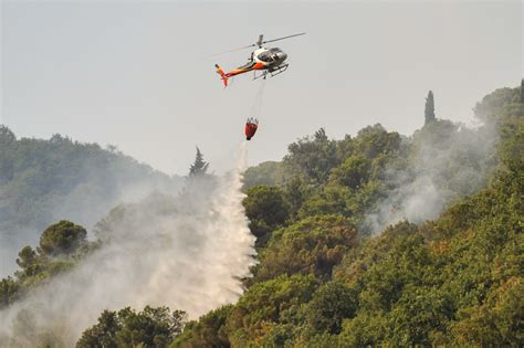 Elicottero Antincendio Protezione Civile Elisoccorso E Soccorso