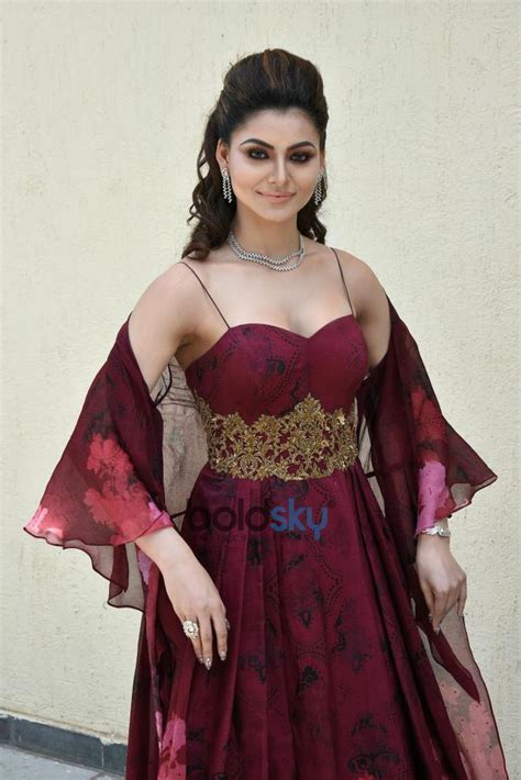 Urvashi Rautela Photoshoot With Media Photos Pics 353208 Boldsky