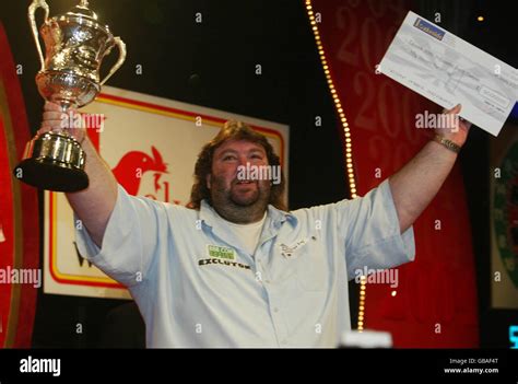 Darts - BDO World Championship 2004 - Final Stock Photo - Alamy