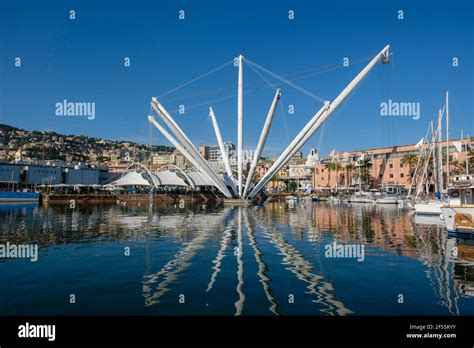 Kran marina di porto antico Fotos und Bildmaterial in hoher Auflösung