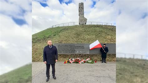 Upami Tnienie W Jana Paw A Ii Na Westerplatte Oraz Przed Pomnikiem