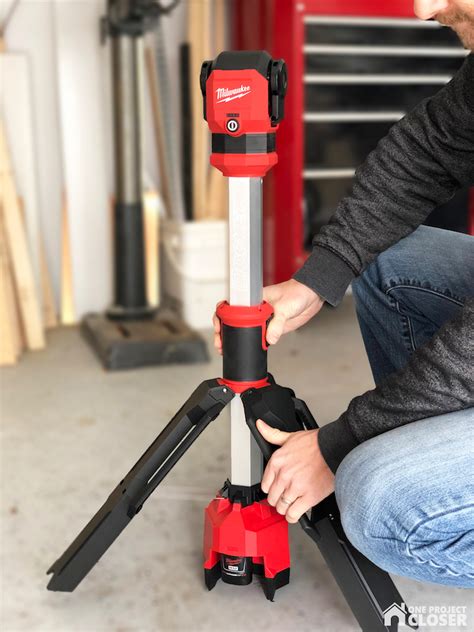 Milwaukee M12 12v Dual Power Battery And Ac Cordless Rocket Led Tripod