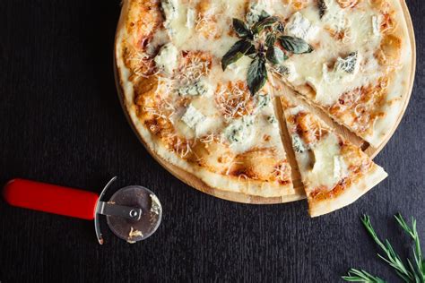 Вкусная домашняя пицца - рецепт настоящего итальянского блюда — УНИАН