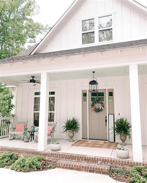 34 Farmhouse Porch Columns for an Enchanting Entrance