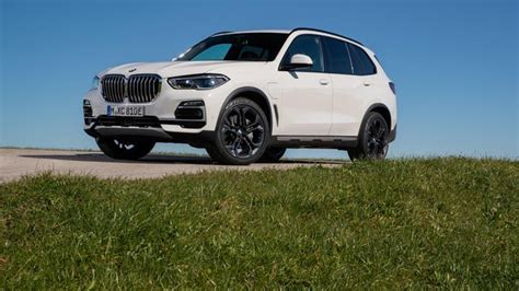 2021 Bmw X5 Plug In Hybrid Returns With More Power And Electric Range Cnet