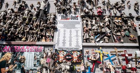 Milano Bruciato Il Wall Of Dolls Il Muro Delle Bambole Era Un