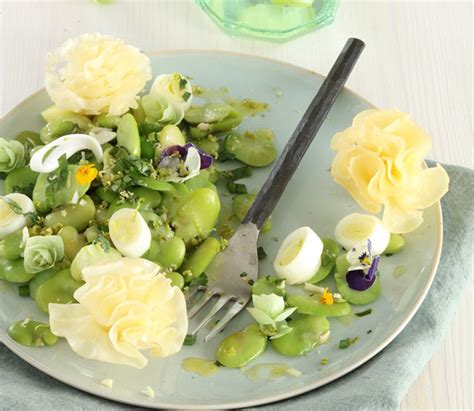 Salade De F Ves Aux Fleurs Comestibles Couronn E De Rosettes De T Te De