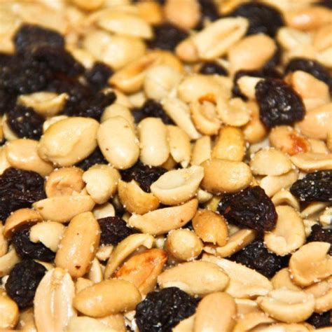 Peanuts Roasted And Raisins 1kg The Deli