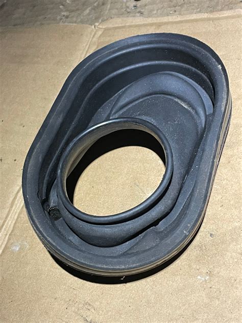 Jaguar Daimler Xj40 Fuel Filler Rubber Gaiter Seal Bec7532 Requires Re Black Cherry Jaguar